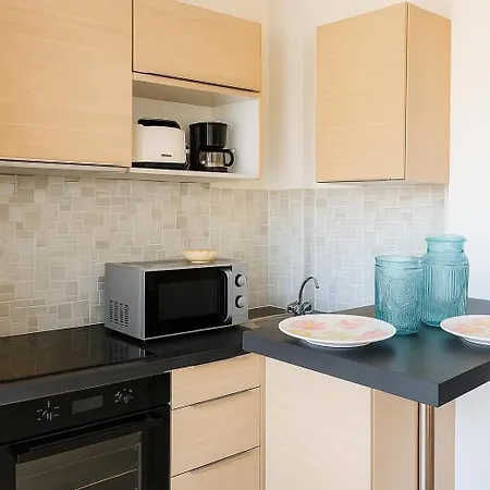 Appartamento Cannes Marina, Vue Port Avec Piscine Et Parking Prive Mandelieu
