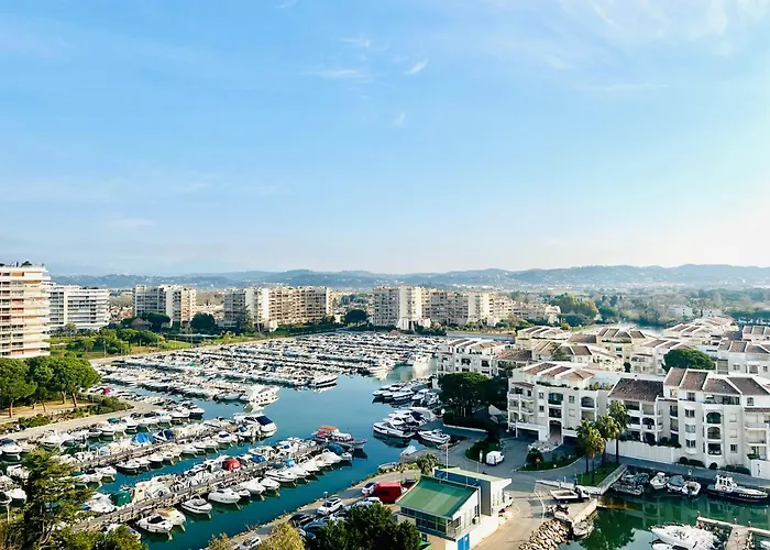 Cannes Marina, Vue Port Avec Piscine Et Parking Prive *
