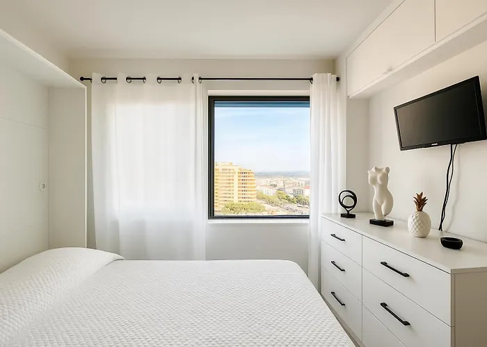 Cannes Marina, Vue Port Avec Piscine Et Parking Prive *